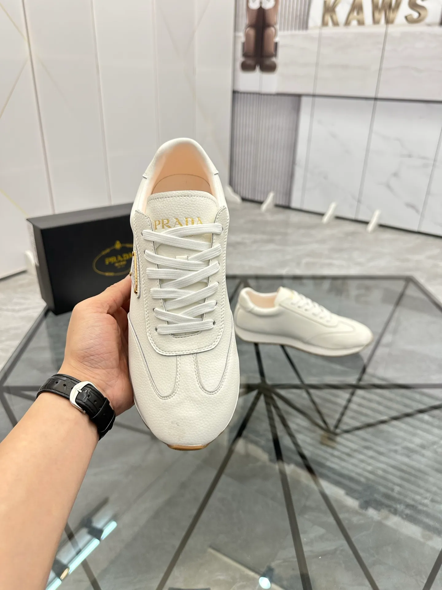 Men's shoes: 💰P420¥ Product trademark: Prada *"Prada*" low-top casual shoes Regular size: 38-44 (can be customized to 45) Product materials: imported cowhide upper, sheepskin lining, original outsole. Number: 020